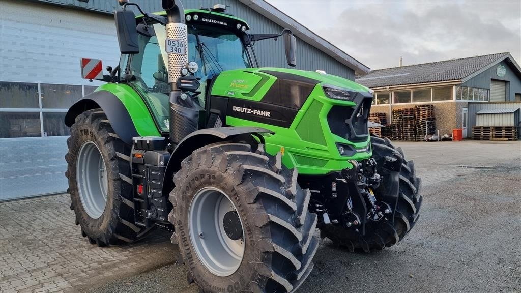 Traktor от тип Deutz-Fahr 8280 TTV Demo traktor, Gebrauchtmaschine в Vejle (Снимка 1)