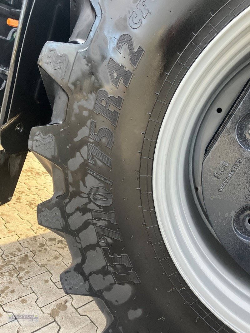 Traktor of the type Deutz-Fahr 9340 AGROTRON TTV, Gebrauchtmaschine in Aurich (Picture 12)