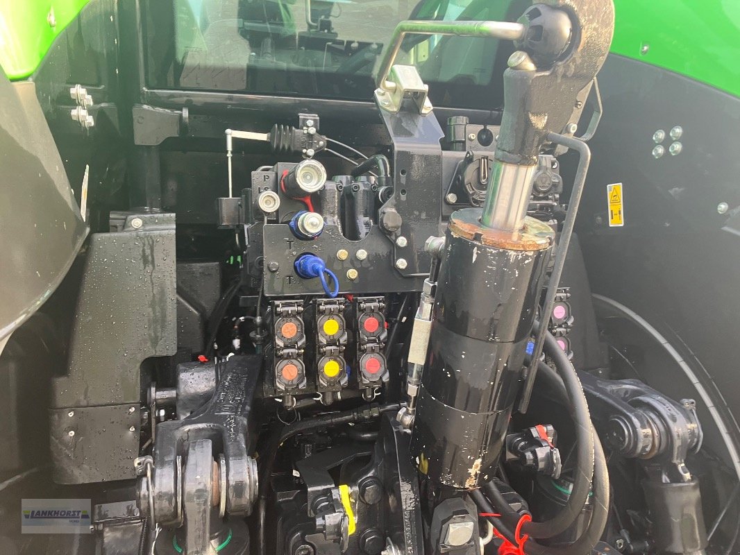 Traktor of the type Deutz-Fahr 9340 AGROTRON TTV, Gebrauchtmaschine in Aurich (Picture 16)