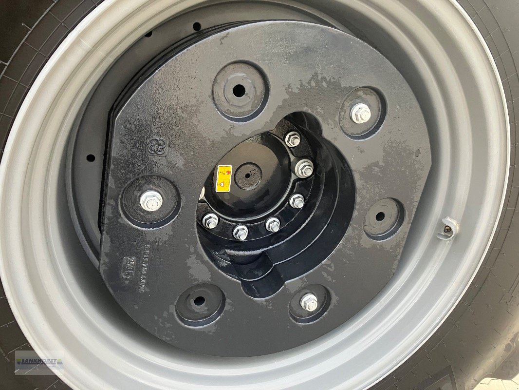 Traktor of the type Deutz-Fahr 9340 AGROTRON TTV, Gebrauchtmaschine in Aurich (Picture 20)