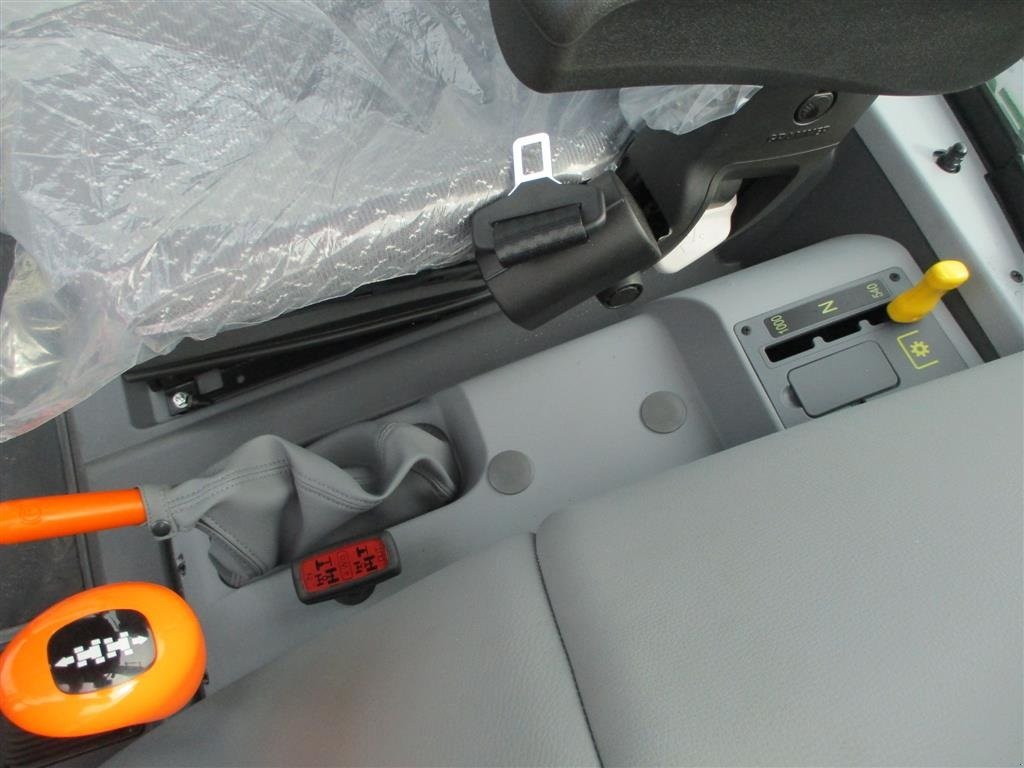 Traktor typu Deutz-Fahr Agrofarm 115G New and Unused tractor with 30F+30R Hi-Lo and CreepGear, Gebrauchtmaschine v Lintrup (Obrázek 8)