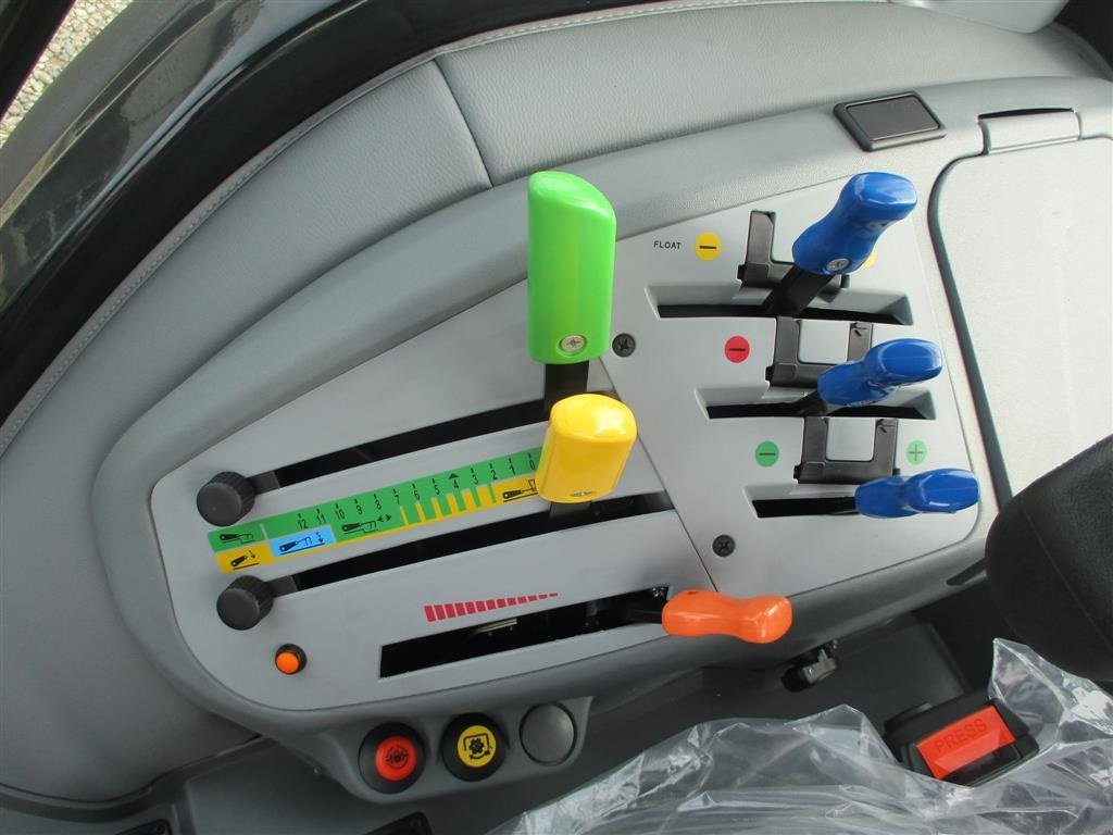 Traktor typu Deutz-Fahr Agrofarm 115G New and Unused tractor with 30F+30R Hi-Lo and CreepGear, Gebrauchtmaschine v Lintrup (Obrázek 9)