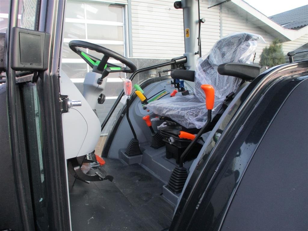 Traktor tip Deutz-Fahr Agrofarm 115G with 30F+30R Hi-Lo and CreepGea, Gebrauchtmaschine in Lintrup (Poză 4)