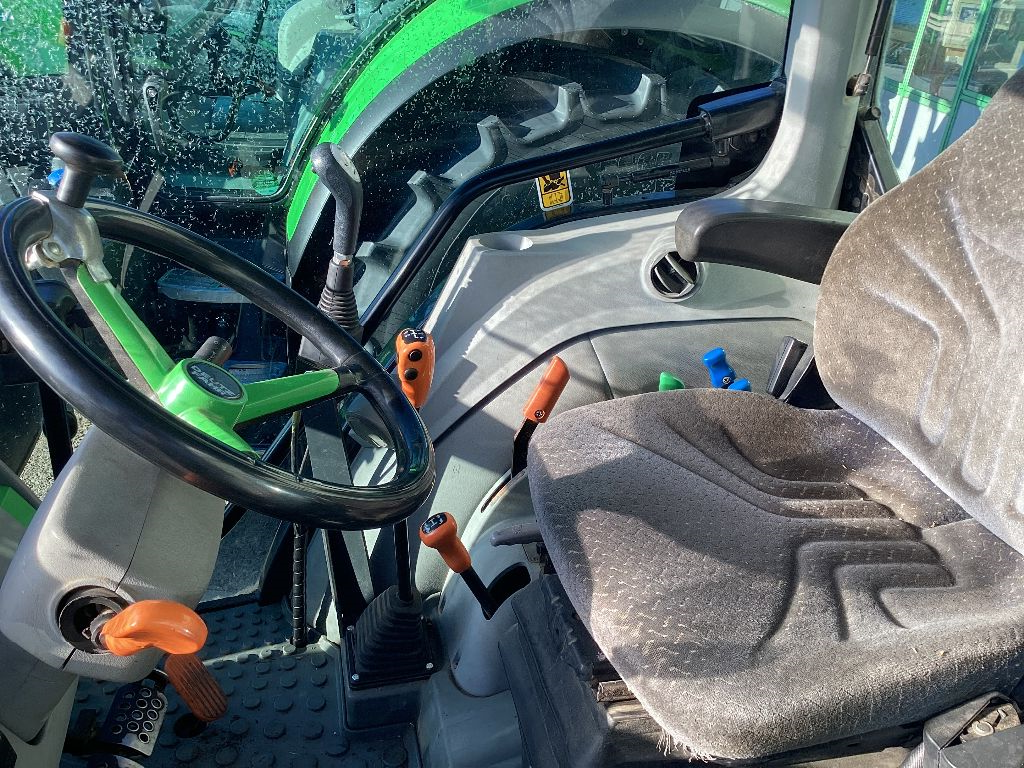 Traktor van het type Deutz-Fahr AGROFARM 410, Gebrauchtmaschine in AUMONT AUBRAC (Foto 4)