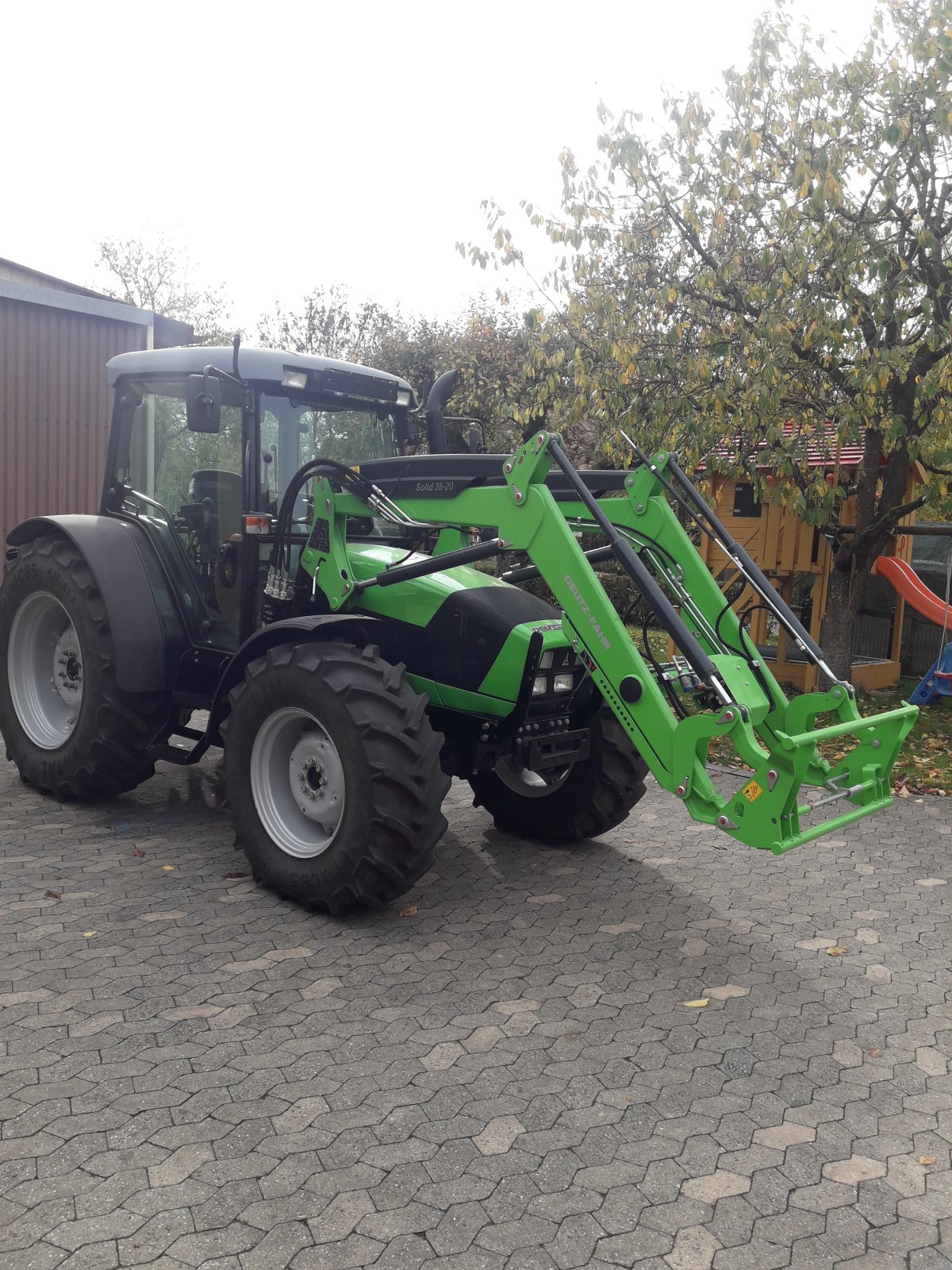 Traktor des Typs Deutz Fahr Agrofarm 410, Gebrauchtmaschine in Feuchtwangen (Bild 1)