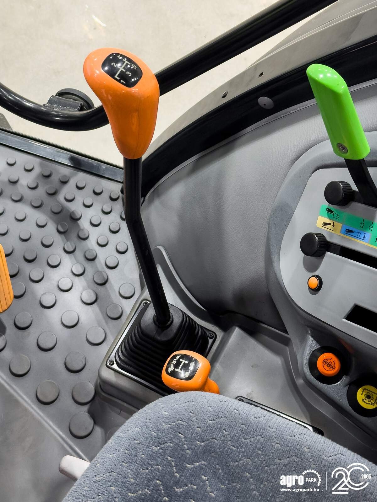 Traktor des Typs Deutz-Fahr Agrofarm 430G 40 km/h with creeper, air brakes, air seat, RTK steering, Gebrauchtmaschine in Csengele (Bild 17)