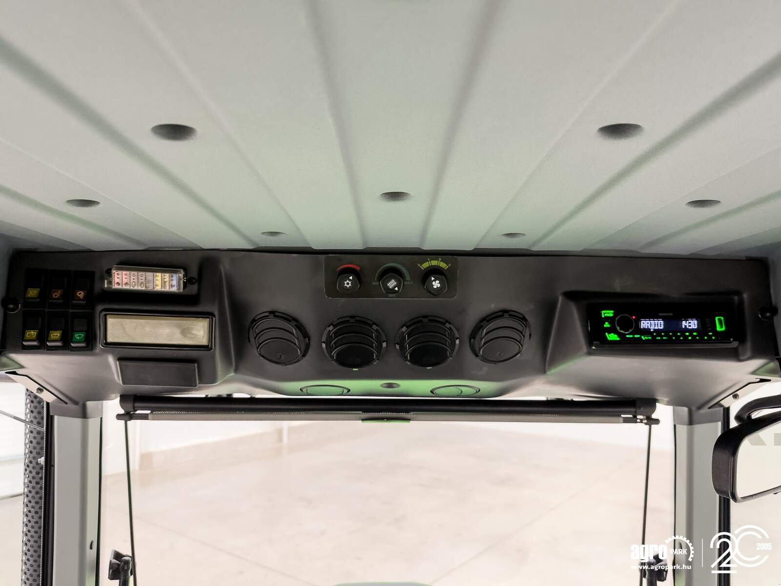 Traktor des Typs Deutz-Fahr Agrofarm 430G 40 km/h with creeper, air brakes, air seat, RTK steering, Gebrauchtmaschine in Csengele (Bild 23)