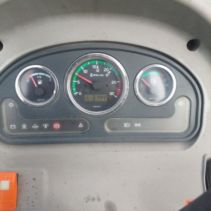 Traktor tip Deutz-Fahr Agrolux 320, Gebrauchtmaschine in AUMONT AUBRAC (Poză 8)