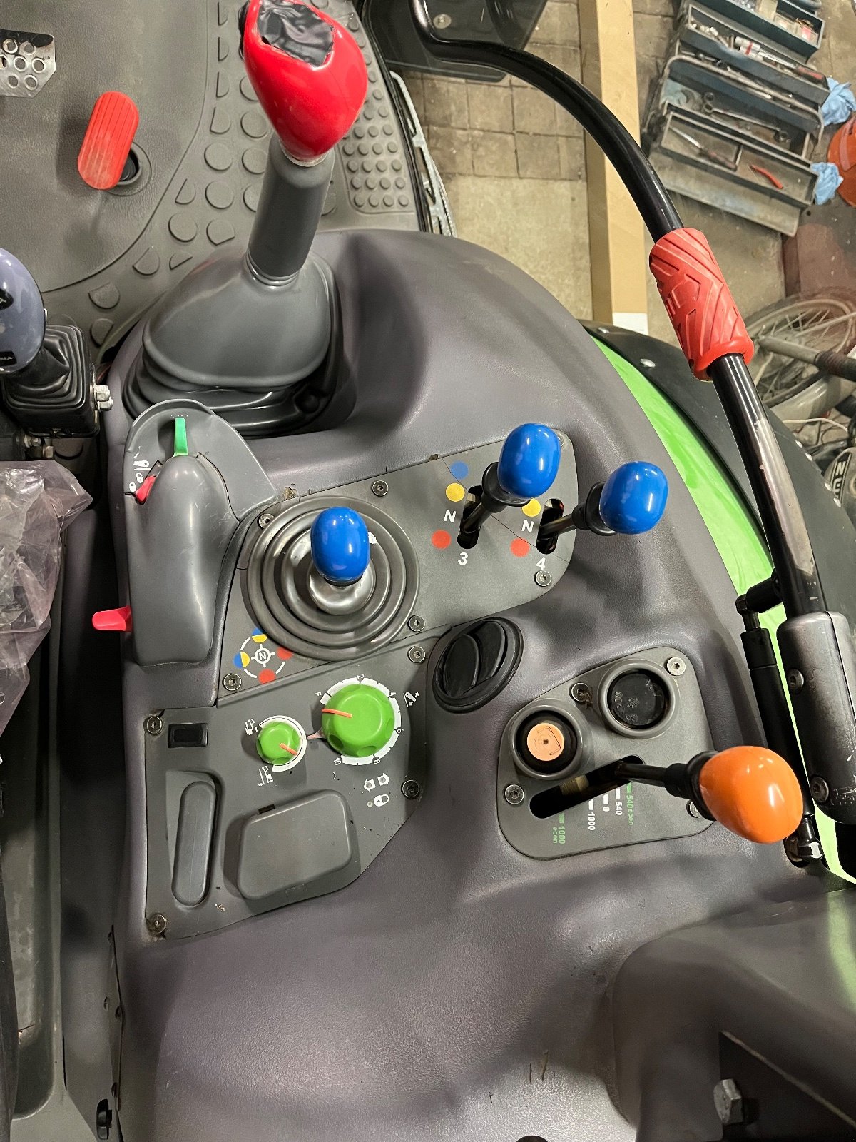 Traktor типа Deutz-Fahr Agrotron 100, Gebrauchtmaschine в Erding (Фотография 11)