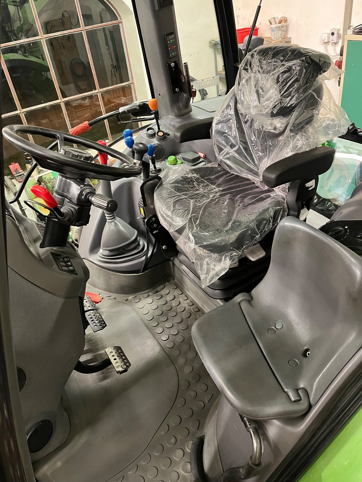 Traktor типа Deutz-Fahr Agrotron 100, Gebrauchtmaschine в Erding (Фотография 8)