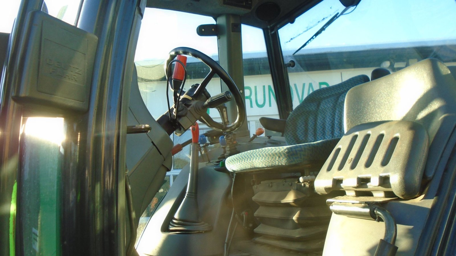 Traktor del tipo Deutz-Fahr Agrotron 106 M/ Hauer PomC 110 Frontlæsser, Gebrauchtmaschine en Viborg (Imagen 6)