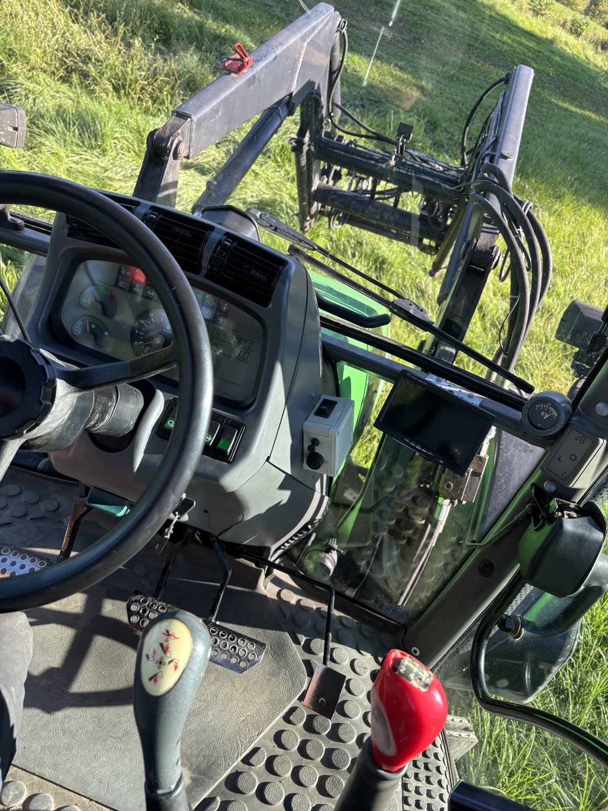 Traktor van het type Deutz-Fahr Agrotron 106 MK 2, Gebrauchtmaschine in Herdwangen-Schönach (Foto 3)