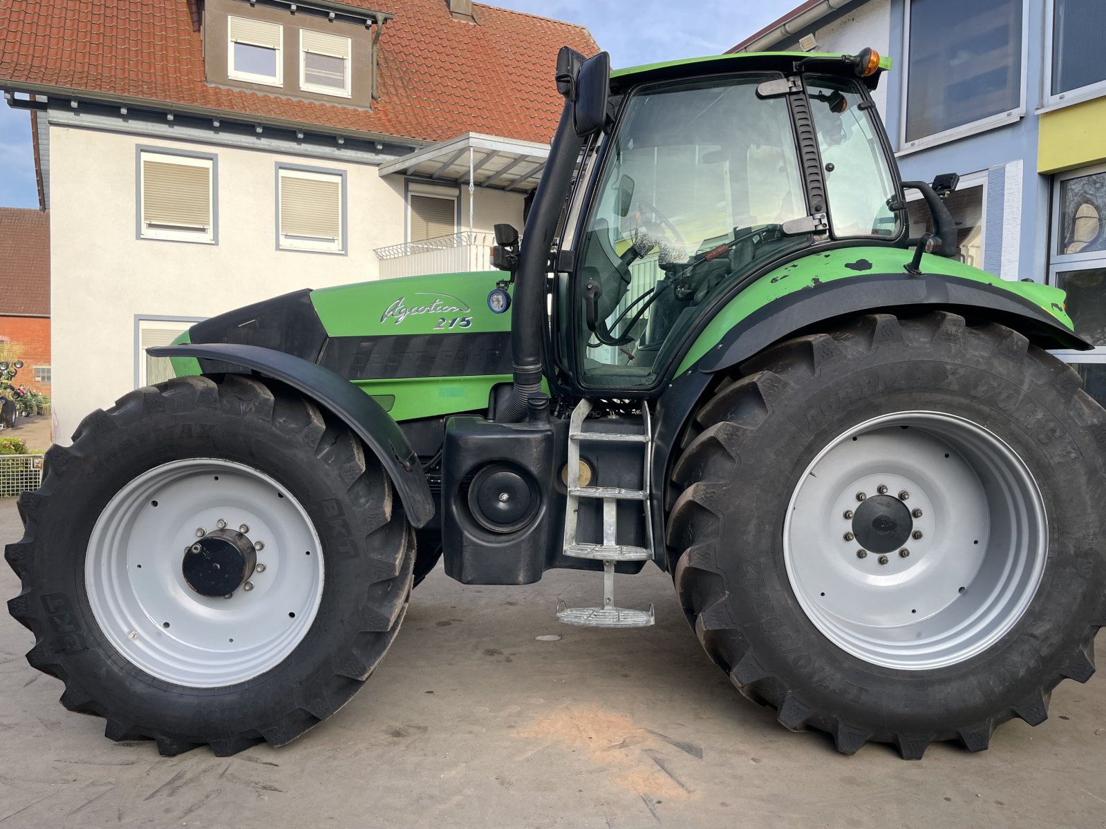 Traktor typu Deutz-Fahr Agrotron 215, Gebrauchtmaschine v Ochsenhausen (Obrázek 1)
