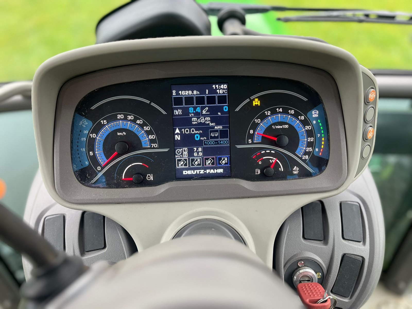 Traktor типа Deutz-Fahr Agrotron 6120 TTV, Gebrauchtmaschine в Achern (Фотография 6)