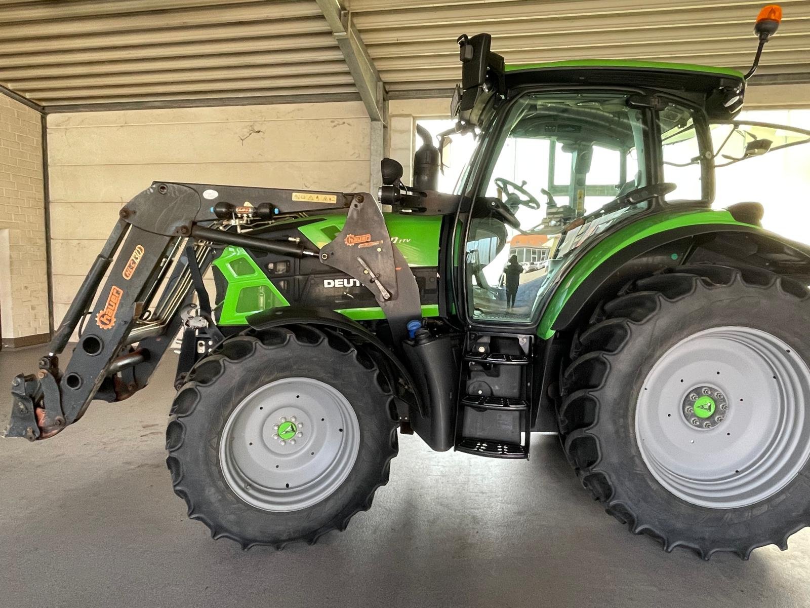 Traktor des Typs Deutz-Fahr Agrotron 6120 TTV, Gebrauchtmaschine in Nürnberg (Bild 4)