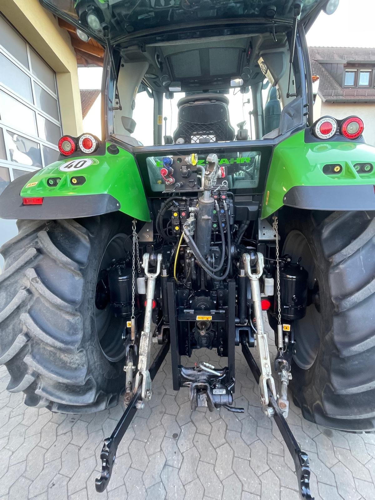 Traktor des Typs Deutz-Fahr Agrotron 6120 TTV, Gebrauchtmaschine in Nürnberg (Bild 8)