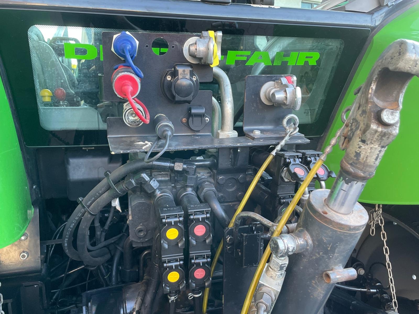 Traktor des Typs Deutz-Fahr Agrotron 6120 TTV, Gebrauchtmaschine in Nürnberg (Bild 11)