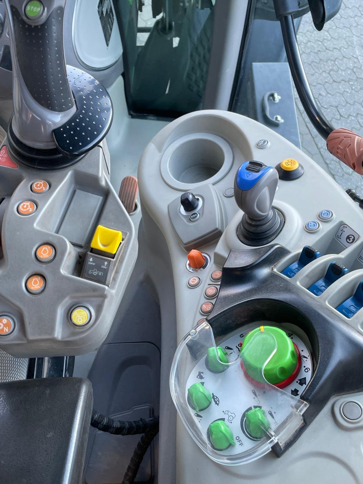 Traktor des Typs Deutz-Fahr Agrotron 6120 TTV, Gebrauchtmaschine in Nürnberg (Bild 13)