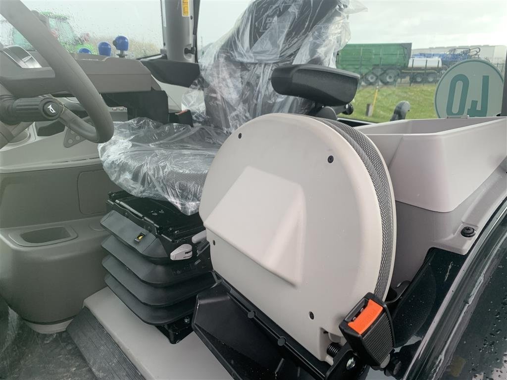 Traktor от тип Deutz-Fahr Agrotron 6125C RV-Shift med 20x16 PowerShift, Gebrauchtmaschine в Ringe (Снимка 17)