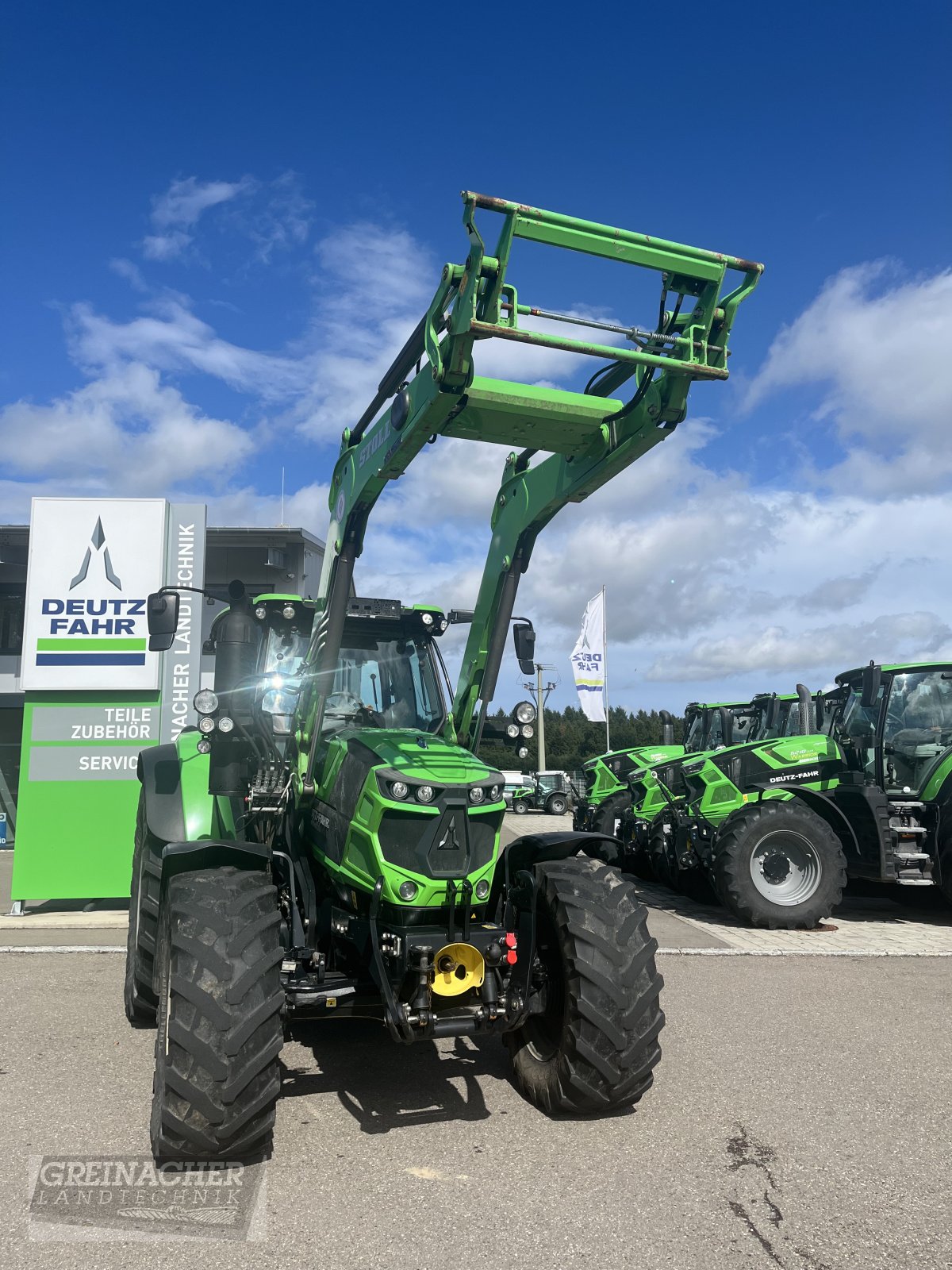 Traktor of the type Deutz-Fahr Agrotron 6130 TTV, Gebrauchtmaschine in Pfullendorf (Picture 1)