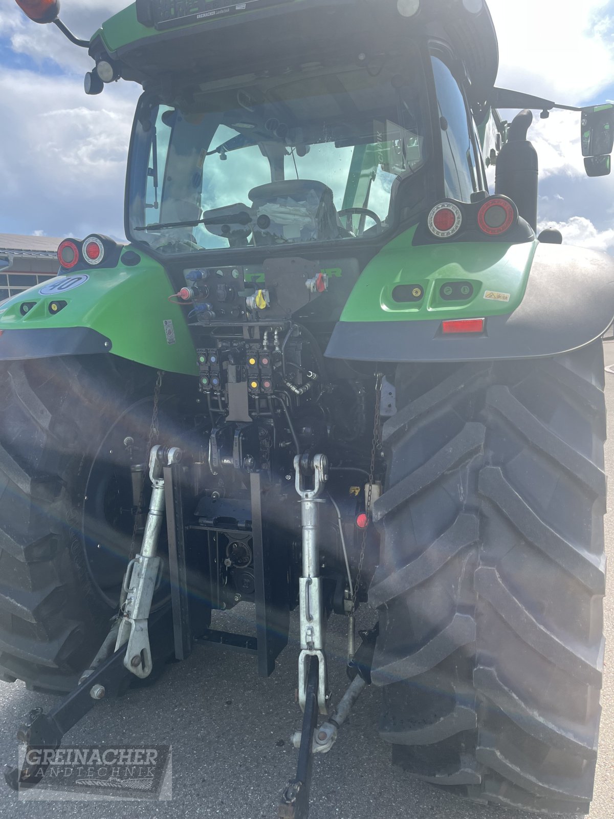 Traktor of the type Deutz-Fahr Agrotron 6130 TTV, Gebrauchtmaschine in Pfullendorf (Picture 5)