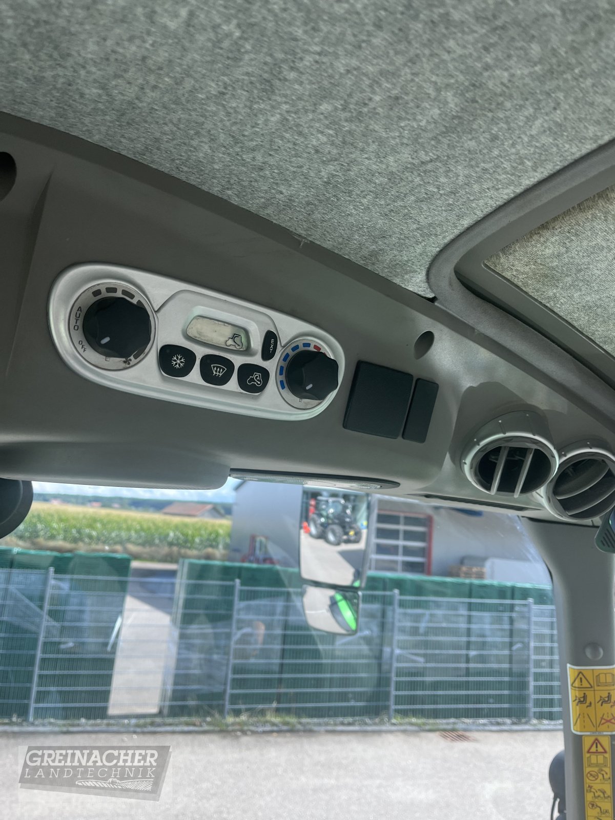 Traktor of the type Deutz-Fahr Agrotron 6130 TTV, Gebrauchtmaschine in Pfullendorf (Picture 13)