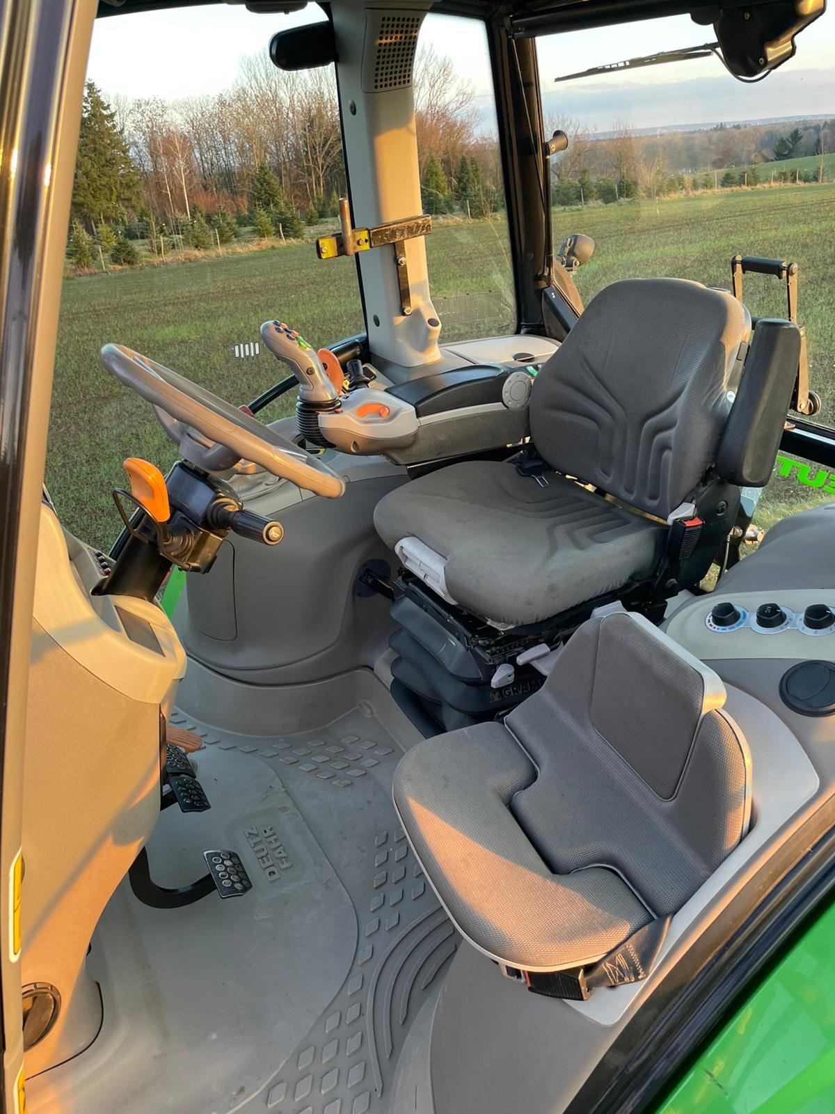 Traktor des Typs Deutz-Fahr Agrotron 6130.4 P, Gebrauchtmaschine in Neu-Ulm (Bild 9)