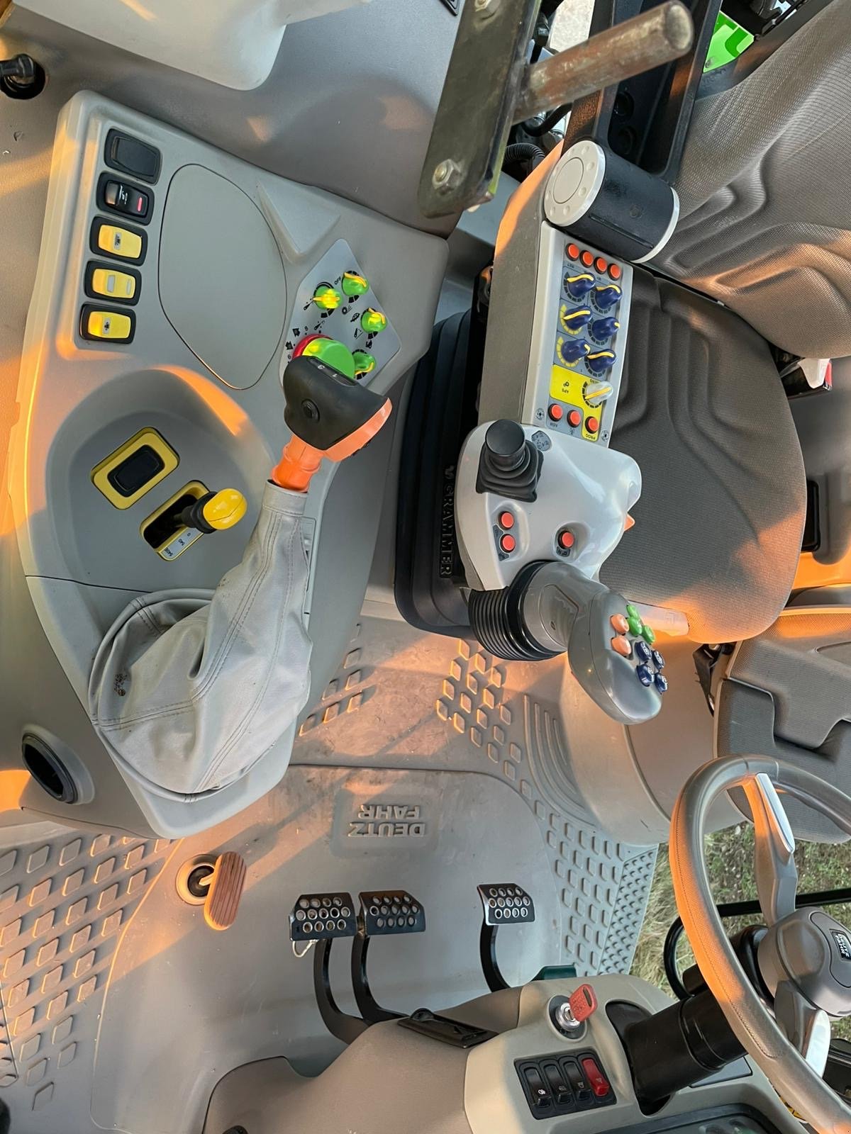 Traktor des Typs Deutz-Fahr Agrotron 6130.4 P, Gebrauchtmaschine in Neu-Ulm (Bild 11)