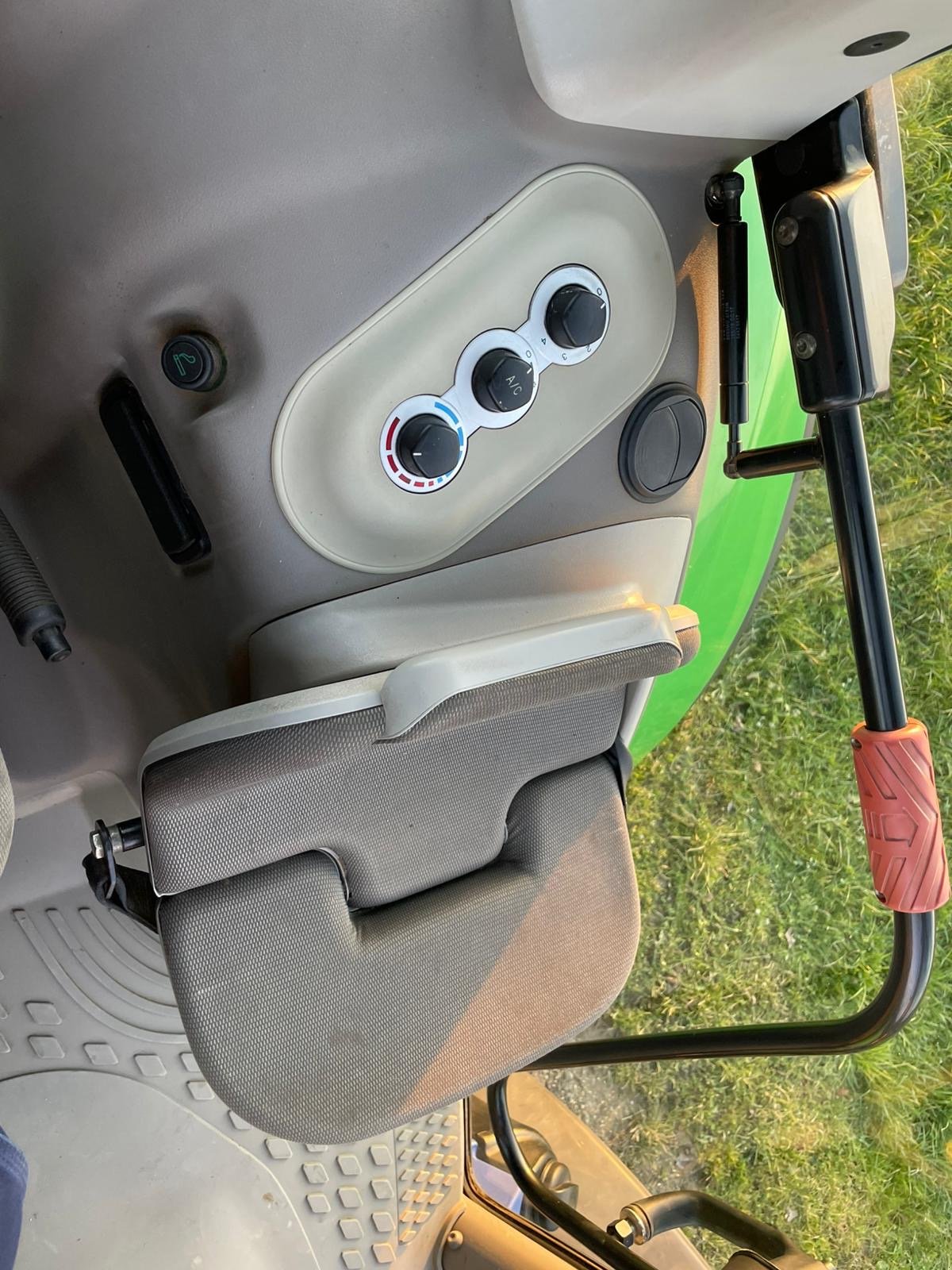 Traktor des Typs Deutz-Fahr Agrotron 6130.4 P, Gebrauchtmaschine in Neu-Ulm (Bild 13)