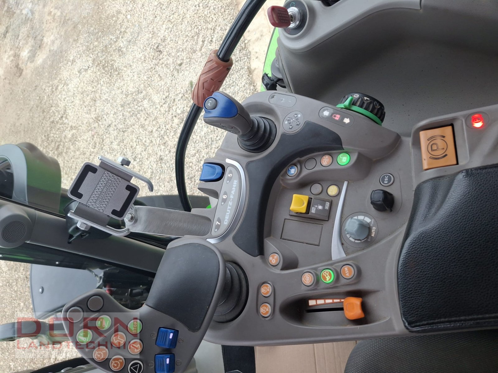 Traktor des Typs Deutz-Fahr Agrotron 6130.4 TTV, Gebrauchtmaschine in Bruckberg (Bild 8)