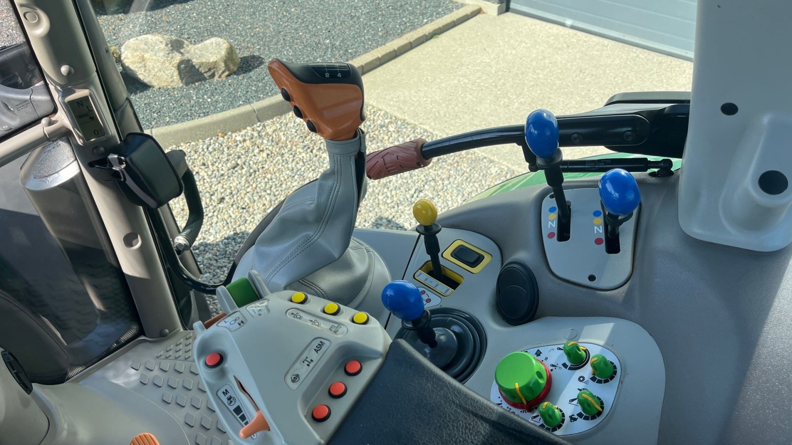 Traktor типа Deutz-Fahr Agrotron 6140 Classic Fin handy traktor med frontlift., Gebrauchtmaschine в Lintrup (Фотография 12)