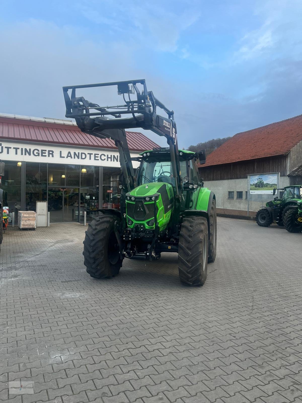 Traktor des Typs Deutz-Fahr Agrotron 6145.4, Gebrauchtmaschine in Treuchtlingen (Bild 2)
