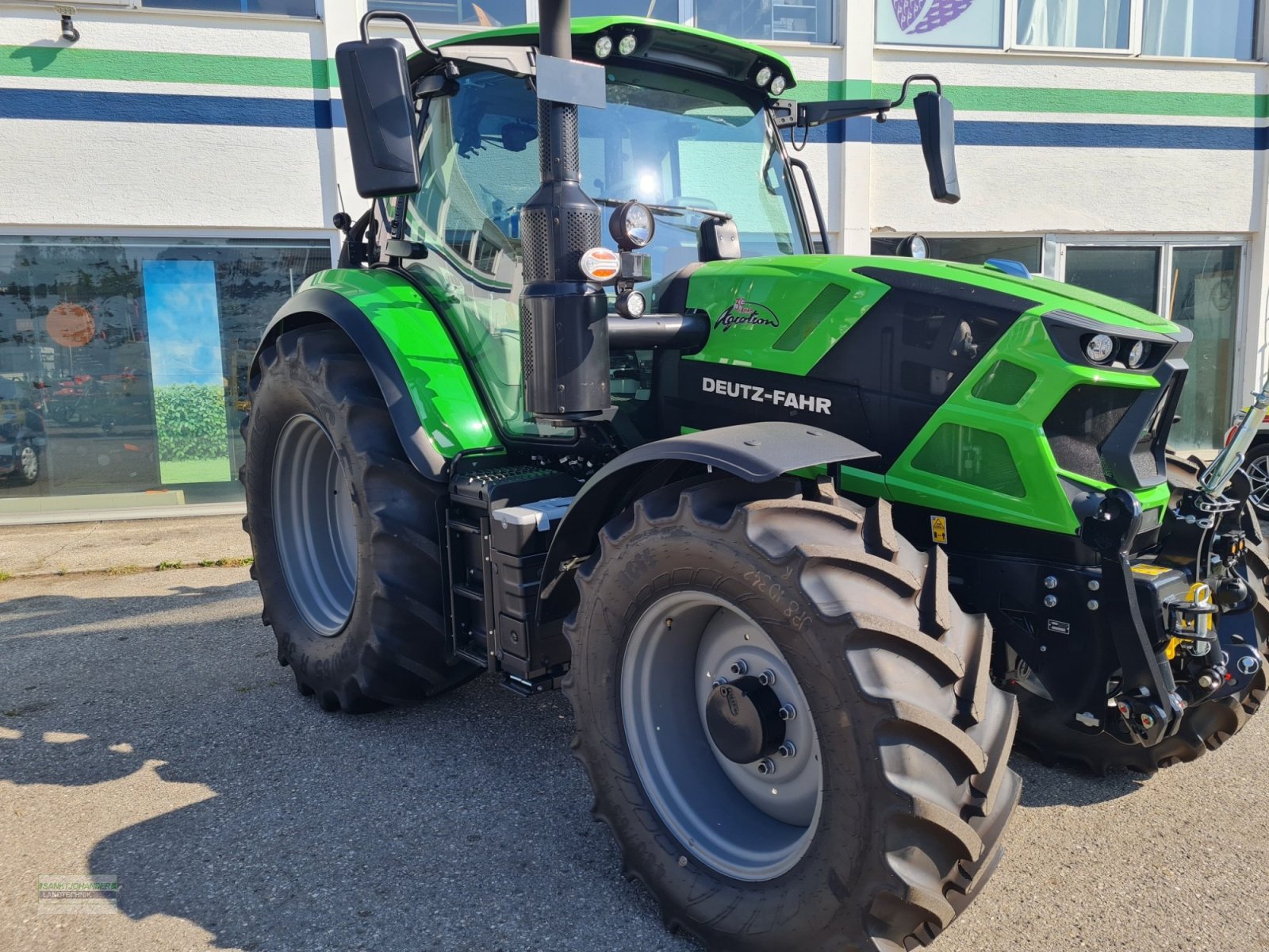 Traktor des Typs Deutz-Fahr Agrotron 6150.4 TTV -Aktionsmodell 30 Jahre Agrotron-, Neumaschine in Diessen (Bild 2)