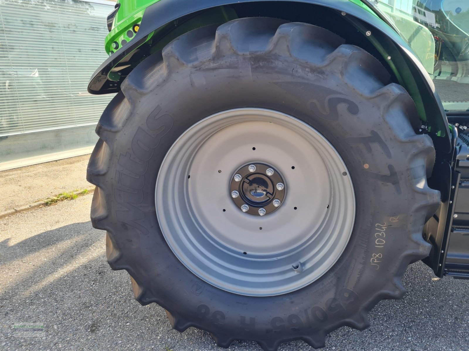 Traktor des Typs Deutz-Fahr Agrotron 6150.4 TTV -Aktionsmodell 30 Jahre Agrotron-, Neumaschine in Diessen (Bild 28)