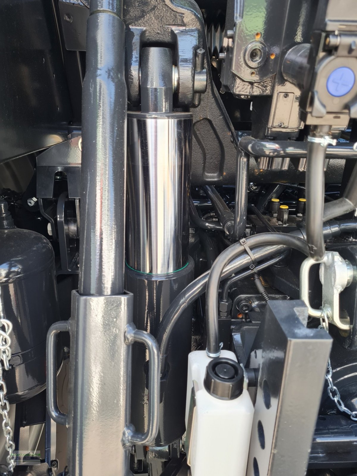 Traktor des Typs Deutz-Fahr Agrotron 6150.4 TTV -Aktionsmodell 30 Jahre Agrotron-, Neumaschine in Diessen (Bild 12)