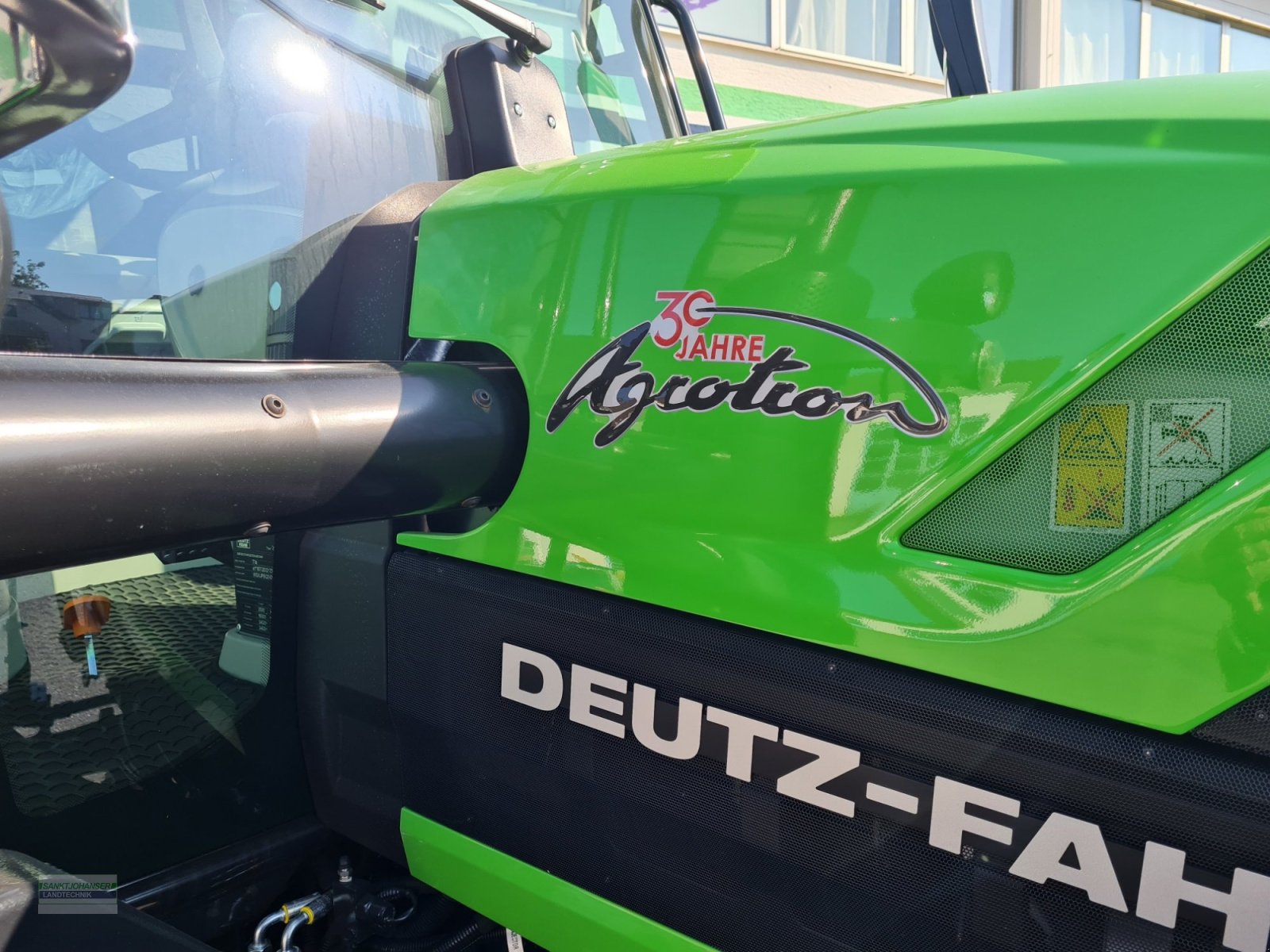 Traktor του τύπου Deutz-Fahr Agrotron 6150.4 TTV -Aktionsmodell 30 Jahre Agrotron-, Neumaschine σε Diessen (Φωτογραφία 4)