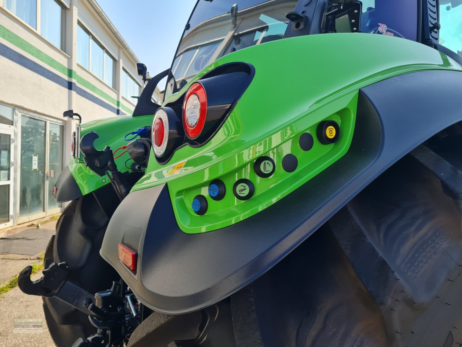 Traktor του τύπου Deutz-Fahr Agrotron 6150.4 TTV -Aktionsmodell 30 Jahre Agrotron-, Neumaschine σε Diessen (Φωτογραφία 5)