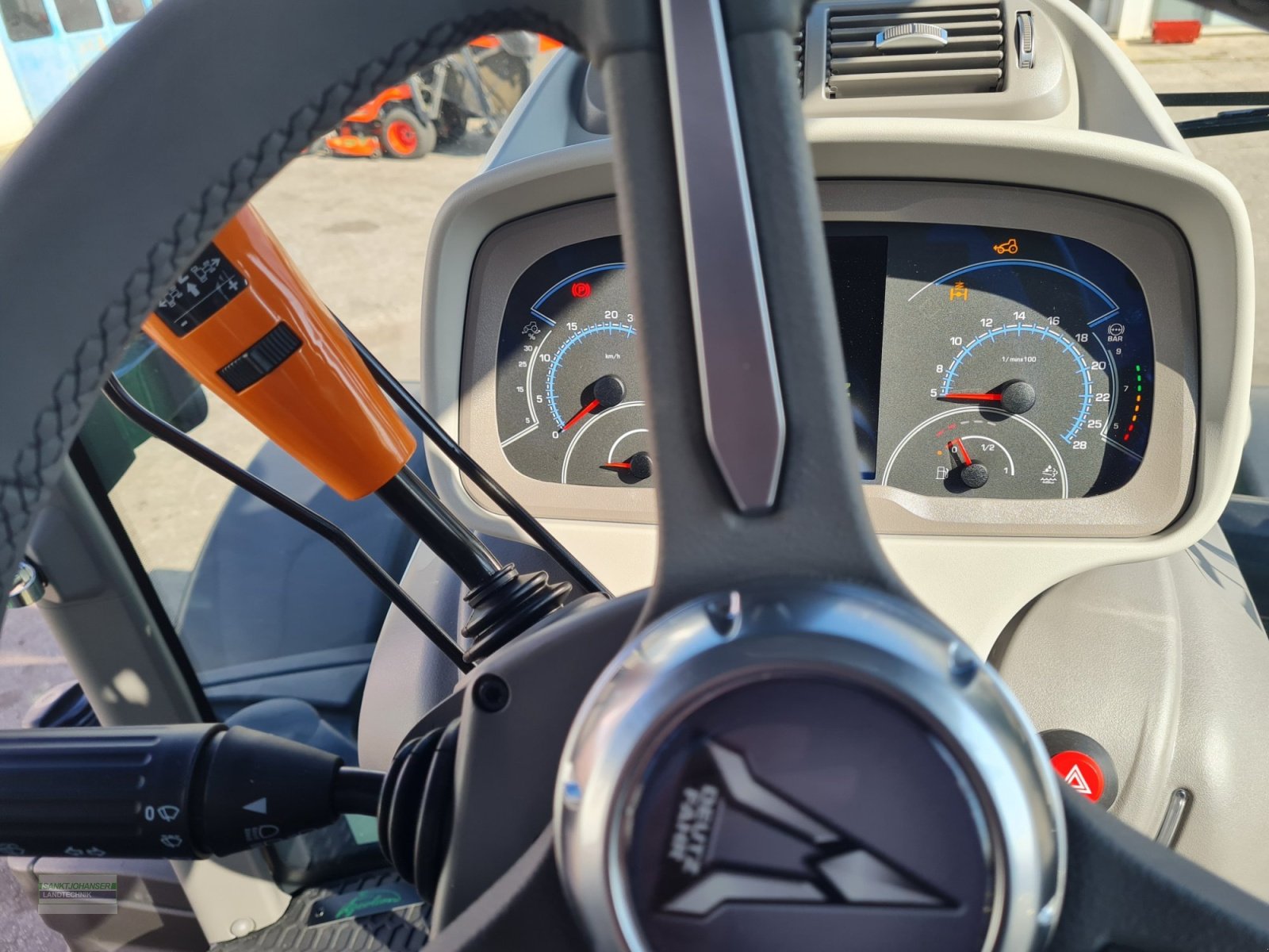 Traktor του τύπου Deutz-Fahr Agrotron 6150.4 TTV -Aktionsmodell 30 Jahre Agrotron-, Neumaschine σε Diessen (Φωτογραφία 11)