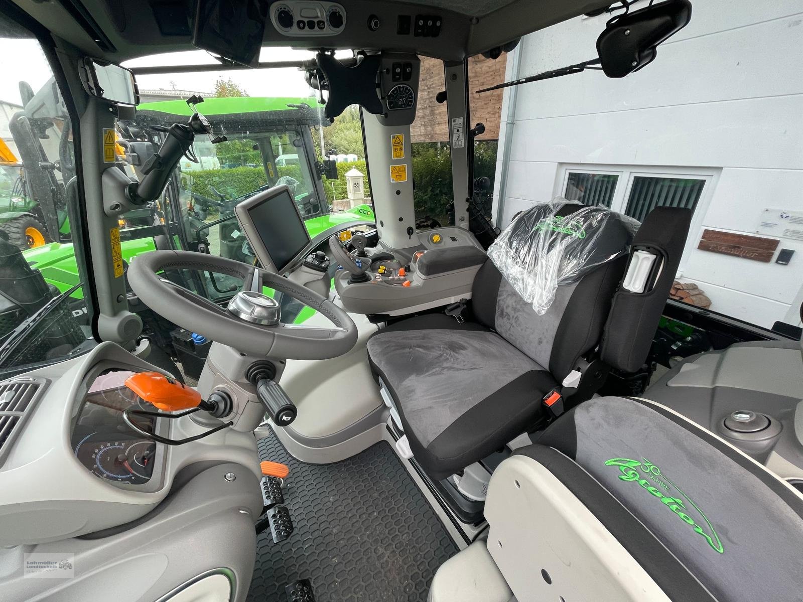 Traktor des Typs Deutz-Fahr Agrotron 6150.4 TTV - Limited Edition, Neumaschine in Traunreut (Bild 13)