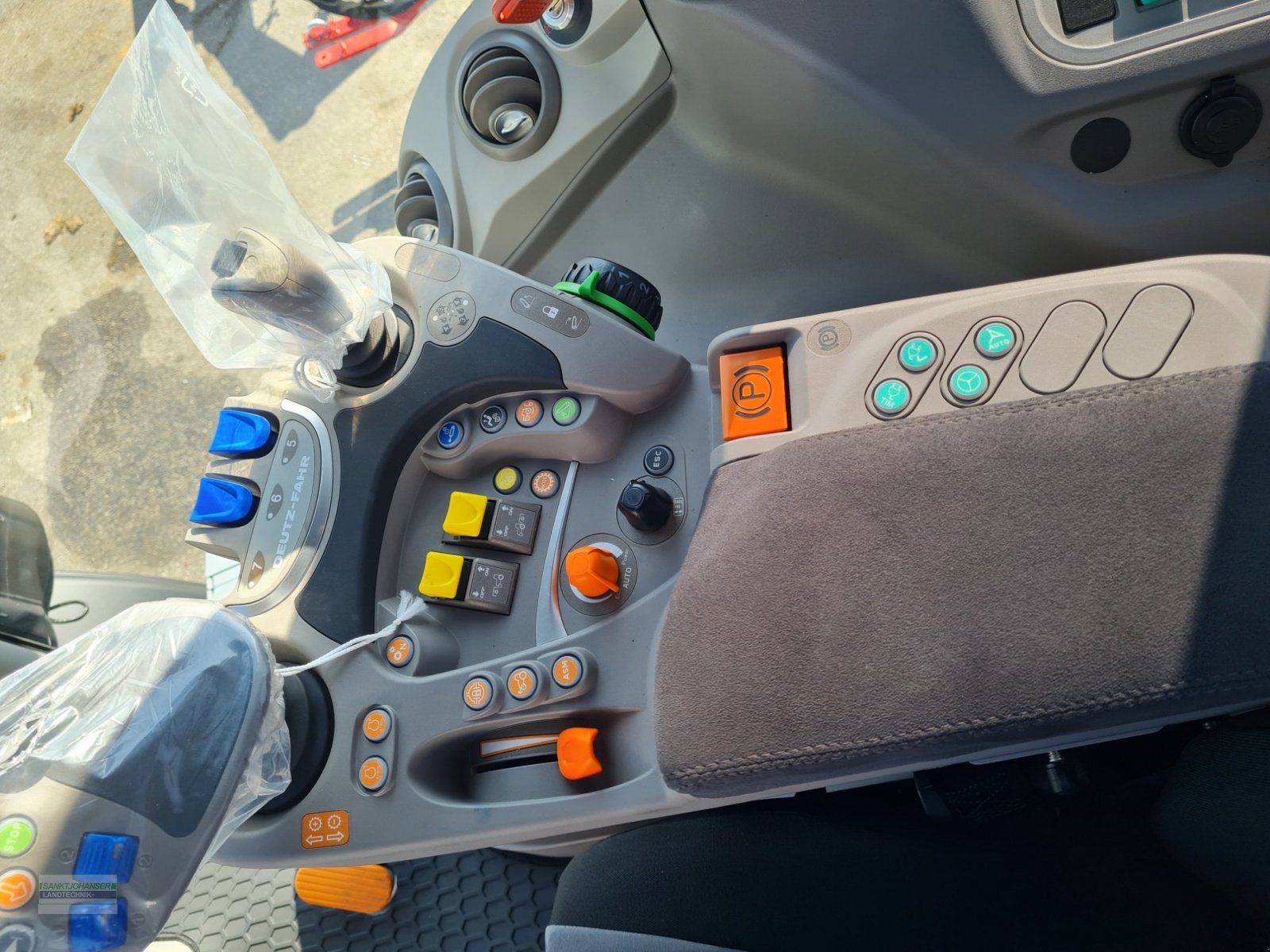 Traktor typu Deutz-Fahr Agrotron 6150.4 TTV -Sondermodell mit Aktionspreis-, Neumaschine v Diessen (Obrázek 13)