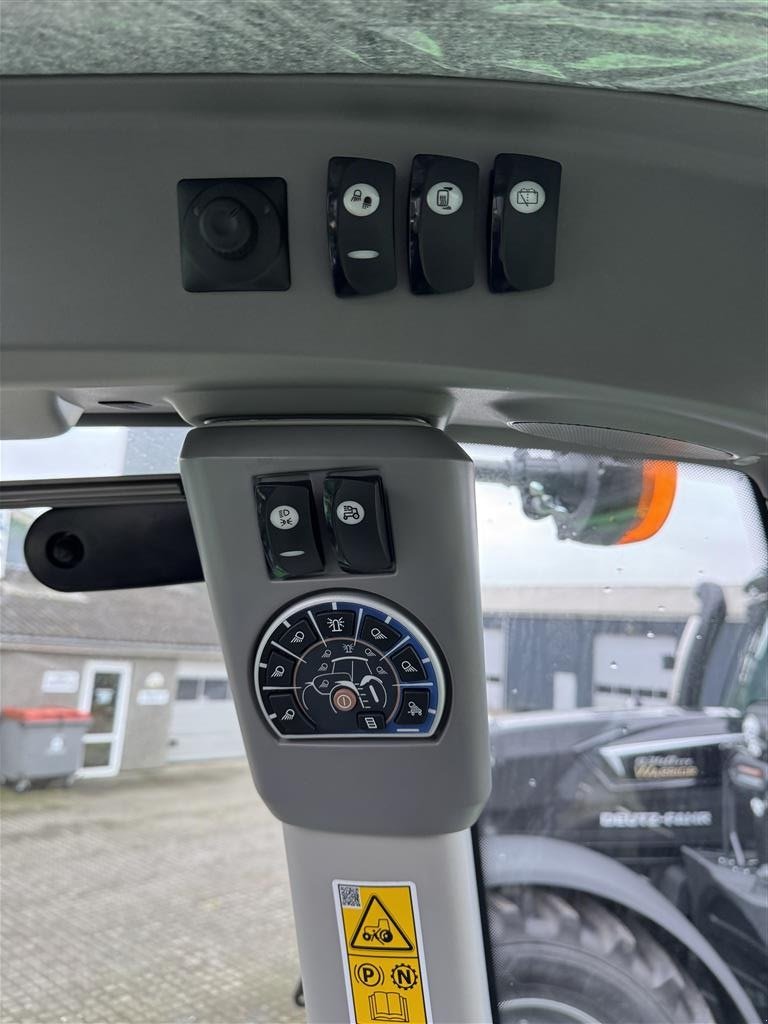 Traktor des Typs Deutz-Fahr Agrotron 6150.4 TTV Stoll Fr. læsser FZ41-29, Gebrauchtmaschine in Brørup (Bild 11)