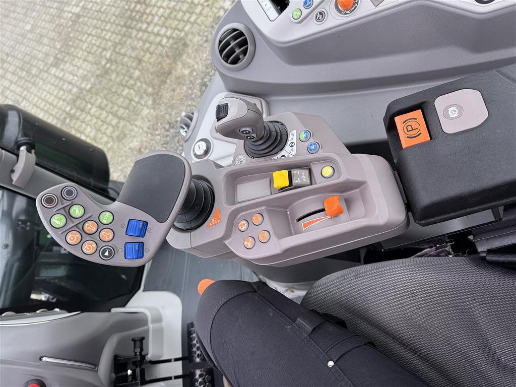 Traktor des Typs Deutz-Fahr Agrotron 6150.4 TTV Stoll Fr. læsser FZ41-29, Gebrauchtmaschine in Brørup (Bild 9)