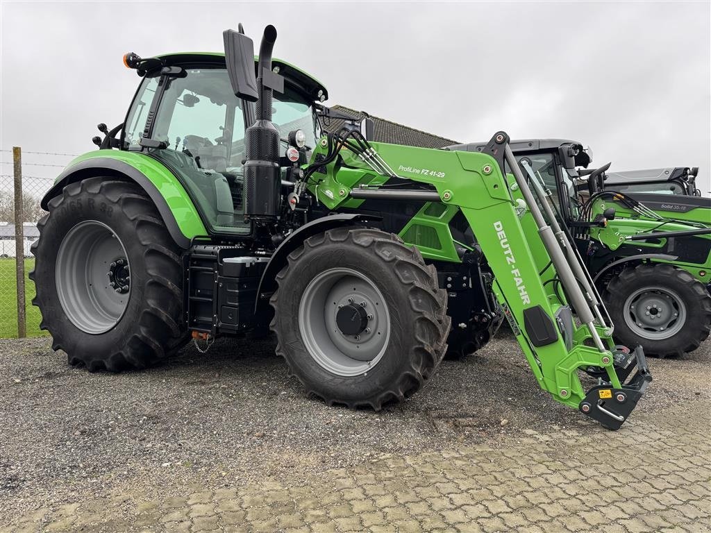 Traktor des Typs Deutz-Fahr Agrotron 6150.4 TTV Stoll Fr. læsser FZ41-29, Gebrauchtmaschine in Brørup (Bild 1)