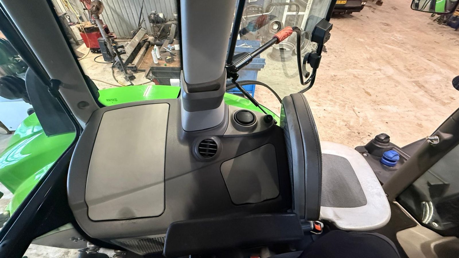 Traktor typu Deutz-Fahr Agrotron 6150.4 TTV, Gebrauchtmaschine w Brørup (Zdjęcie 10)