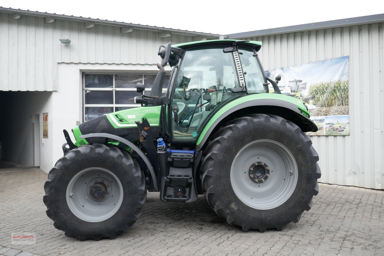 Traktor типа Deutz-Fahr Agrotron 6150.4 TTV, Gebrauchtmaschine в Dorfen (Фотография 1)