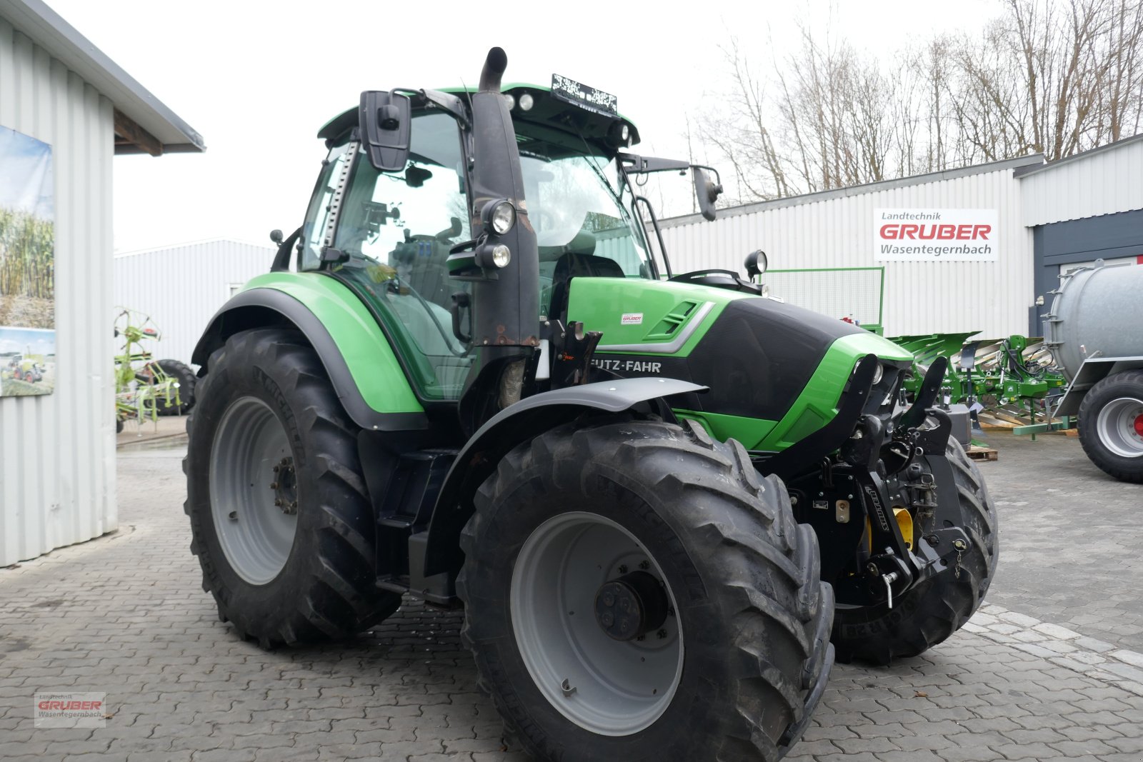 Traktor типа Deutz-Fahr Agrotron 6150.4 TTV, Gebrauchtmaschine в Dorfen (Фотография 4)