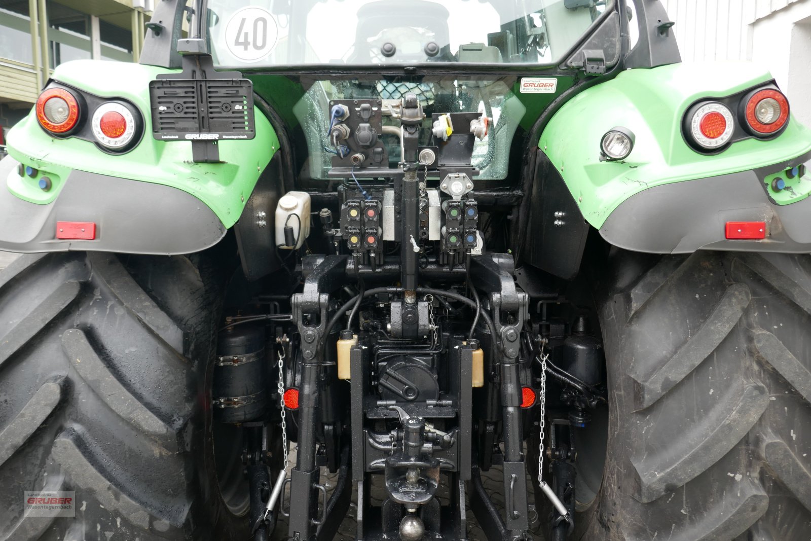 Traktor типа Deutz-Fahr Agrotron 6150.4 TTV, Gebrauchtmaschine в Dorfen (Фотография 8)