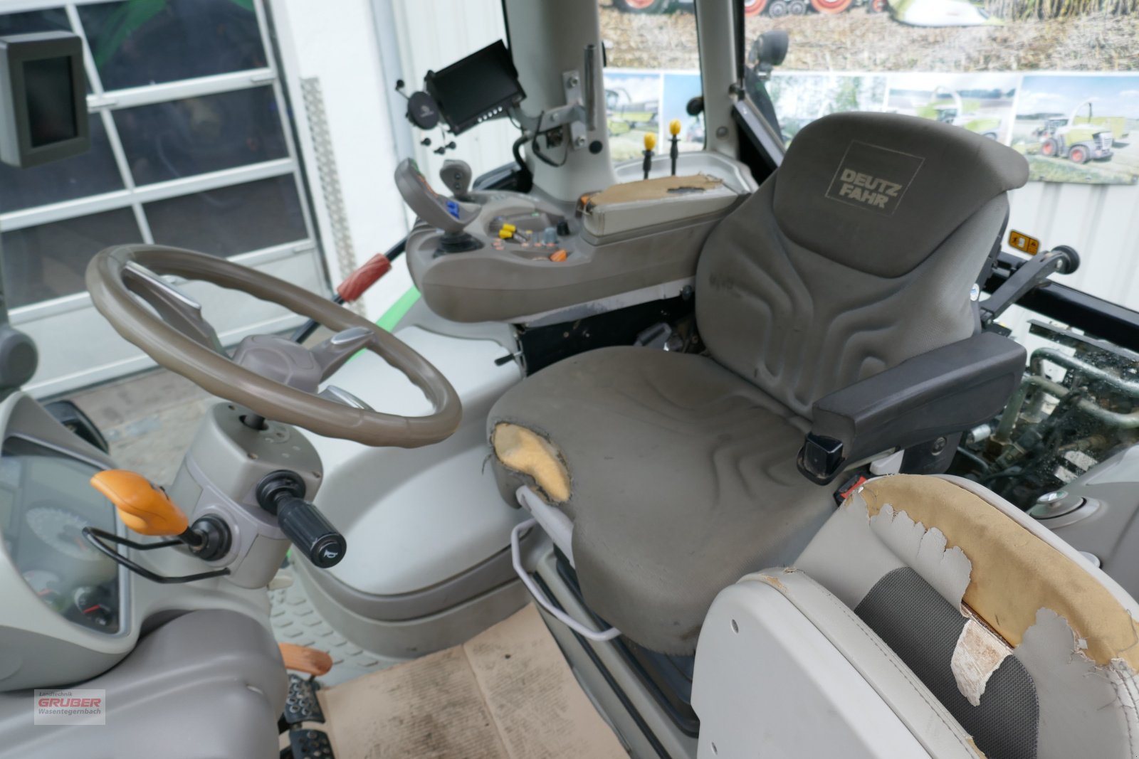 Traktor типа Deutz-Fahr Agrotron 6150.4 TTV, Gebrauchtmaschine в Dorfen (Фотография 10)