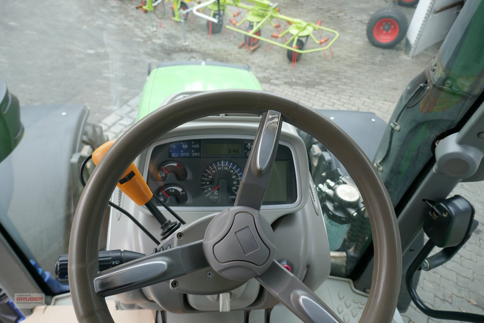 Traktor типа Deutz-Fahr Agrotron 6150.4 TTV, Gebrauchtmaschine в Dorfen (Фотография 11)