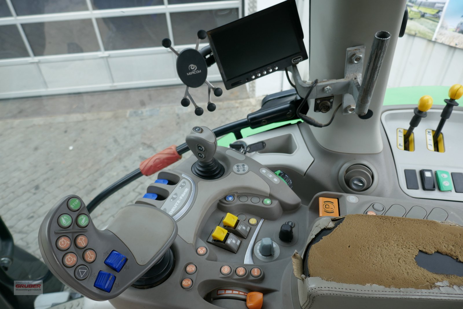 Traktor типа Deutz-Fahr Agrotron 6150.4 TTV, Gebrauchtmaschine в Dorfen (Фотография 12)